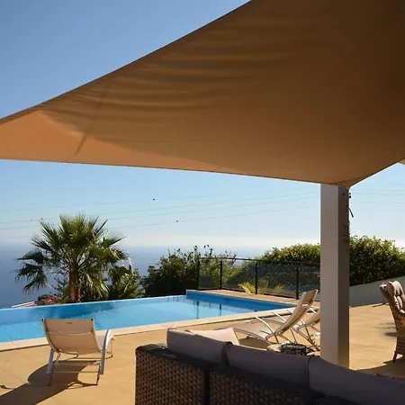 17°west With Pool Villa *