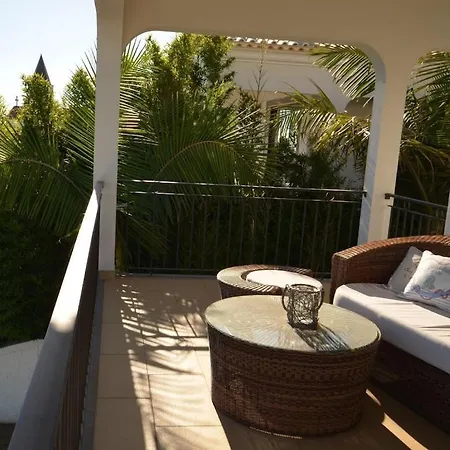 17°west With Pool Villa